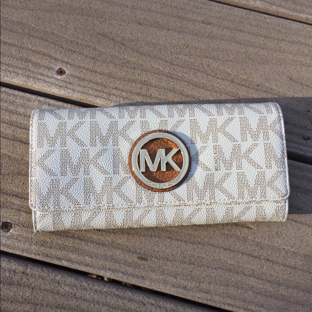 Authentic Michael kors futon continental wallet - Picture 2 of 8
